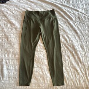 Athleta Green Leggings Sleek and Versatile